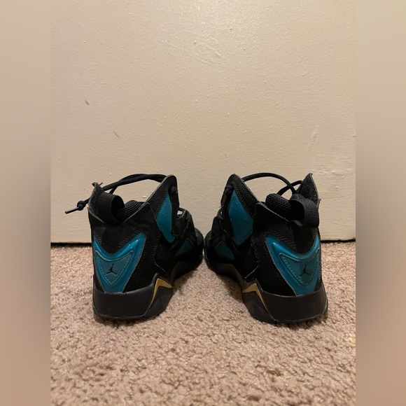 Air Jordan True Flight (Preschool) 342775-014 Black Metallic Gold Size 4Y - Picture 2 of 4